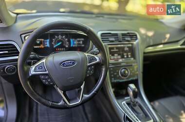 Седан Ford Fusion 2015 в 