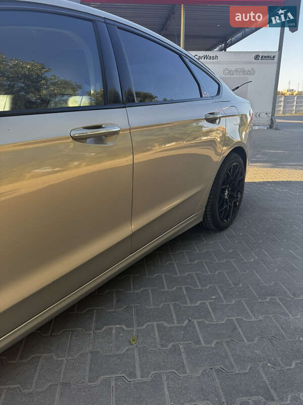 Седан Ford Fusion 2014 в Львове