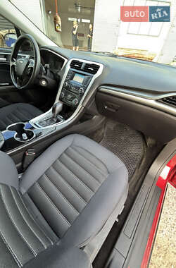 Седан Ford Fusion 2015 в 