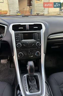 Седан Ford Fusion 2015 в 