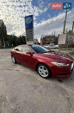 Седан Ford Fusion 2015 в 
