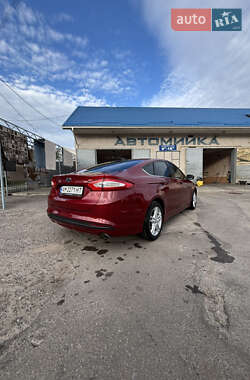 Седан Ford Fusion 2015 в 