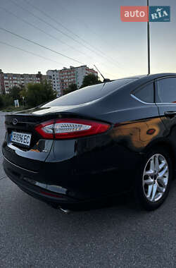 Седан Ford Fusion 2014 в 