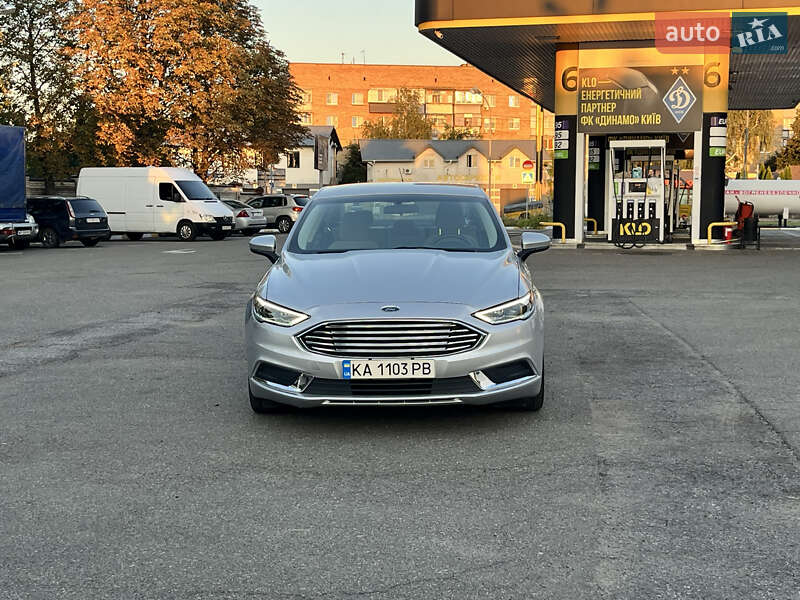 Седан Ford Fusion 2017 в 