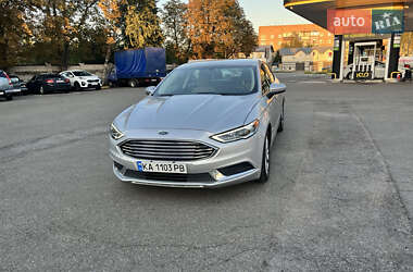 Седан Ford Fusion 2017 в 