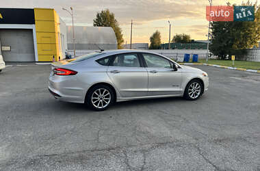 Седан Ford Fusion 2017 в 