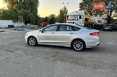 Седан Ford Fusion 2017 в 