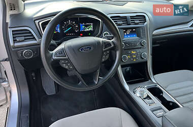Седан Ford Fusion 2017 в 