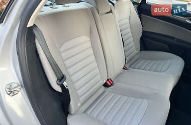 Седан Ford Fusion 2017 в 