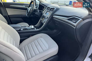 Седан Ford Fusion 2017 в 