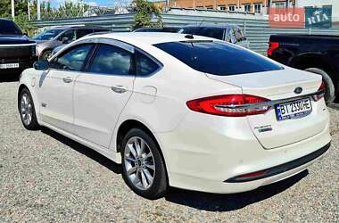 Седан Ford Fusion 2017 в 