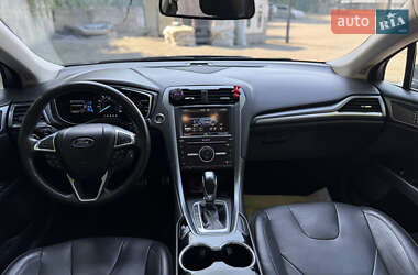 Седан Ford Fusion 2015 в 