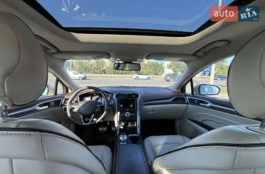 Седан Ford Fusion 2016 в 