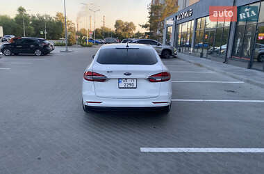 Седан Ford Fusion 2019 в 