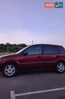 Хэтчбек Ford Fusion 2002 в 