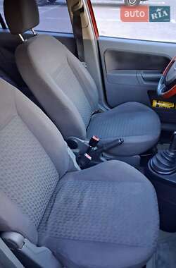 Хэтчбек Ford Fusion 2002 в 