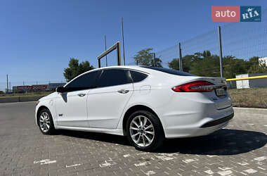 Седан Ford Fusion 2016 в Первомайске