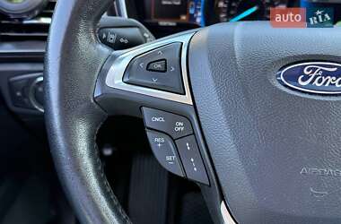 Седан Ford Fusion 2017 в 