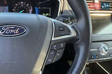 Седан Ford Fusion 2017 в 
