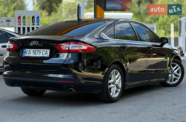 Седан Ford Fusion 2016 в 