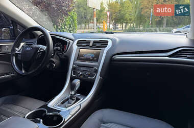 Седан Ford Fusion 2016 в 