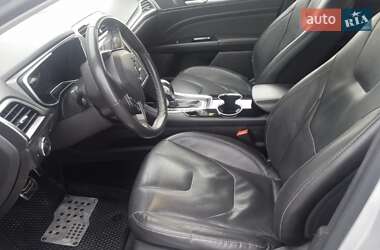 Седан Ford Fusion 2016 в 