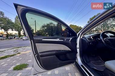 Седан Ford Fusion 2013 в 