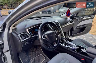 Седан Ford Fusion 2013 в 