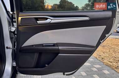 Седан Ford Fusion 2013 в 