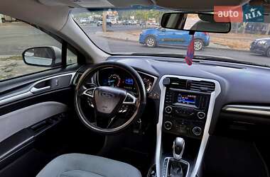 Седан Ford Fusion 2013 в 