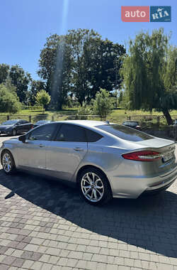 Седан Ford Fusion 2020 в 