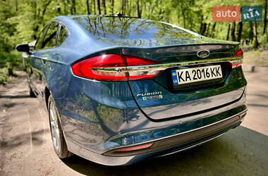 Седан Ford Fusion 2018 в 