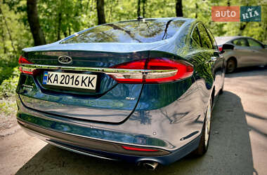 Седан Ford Fusion 2018 в 