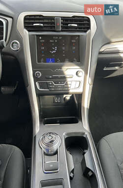 Седан Ford Fusion 2019 в 