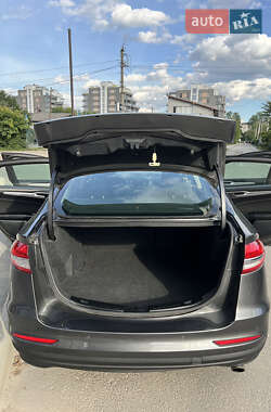 Седан Ford Fusion 2019 в 