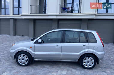 Хэтчбек Ford Fusion 2010 в 