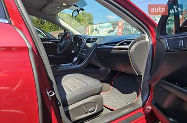 Седан Ford Fusion 2016 в 