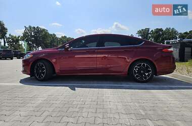 Седан Ford Fusion 2016 в 