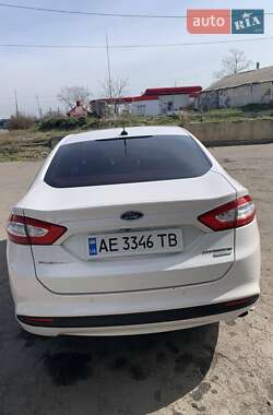 Седан Ford Fusion 2016 в 