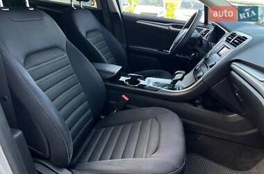 Седан Ford Fusion 2014 в 
