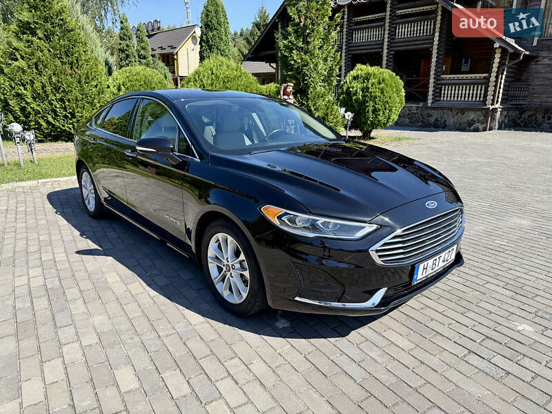 Седан Ford Fusion 2019 в Ровно