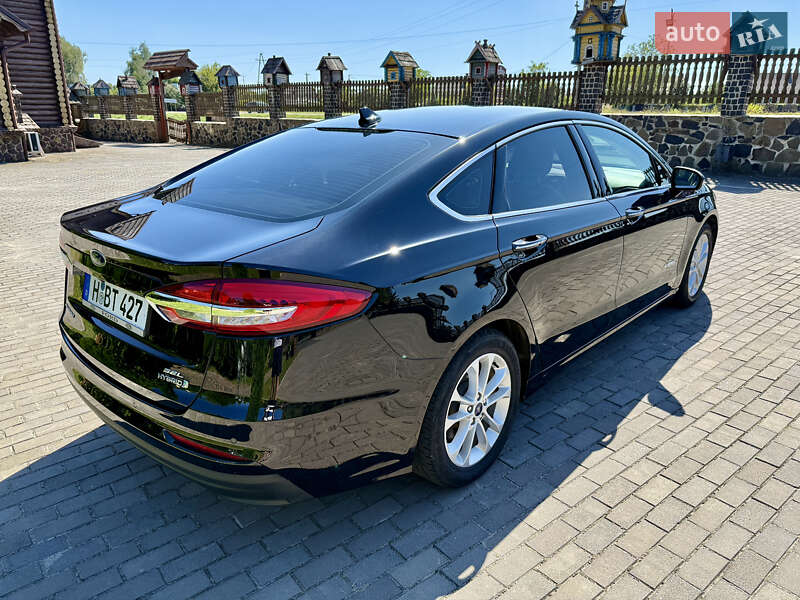 Седан Ford Fusion 2019 в Ровно