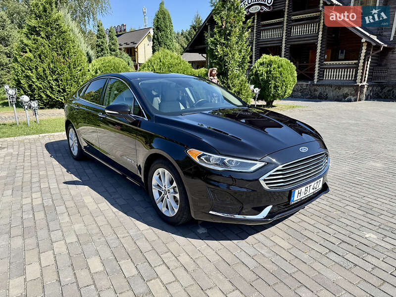 Седан Ford Fusion 2019 в Ровно