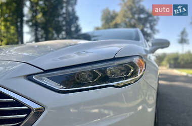 Седан Ford Fusion 2017 в 