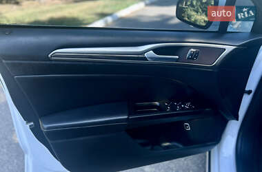 Седан Ford Fusion 2017 в 