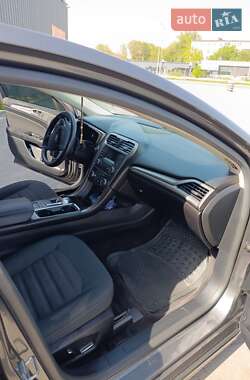 Седан Ford Fusion 2017 в 