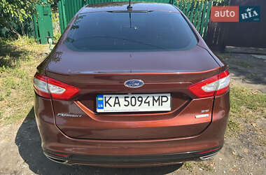 Седан Ford Fusion 2015 в 