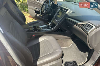 Седан Ford Fusion 2015 в 