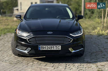 Седан Ford Fusion 2017 в 