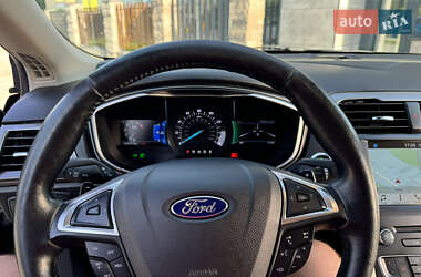 Седан Ford Fusion 2016 в 